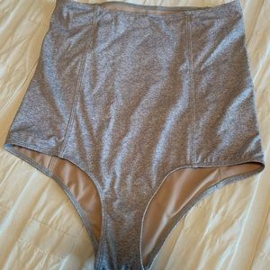 Kortni Jeane extended high waist bottoms like new!